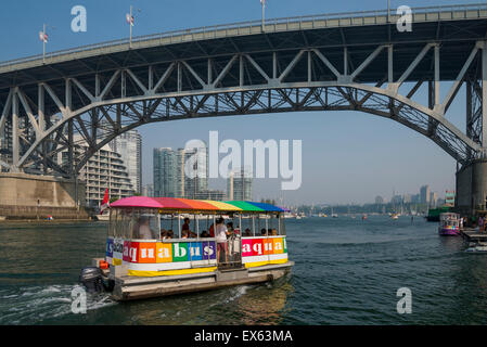 Granville Island Aquabus Passagierfähre im False Creek, Vancouver, Britisch-Kolumbien, Kanada Stockfoto