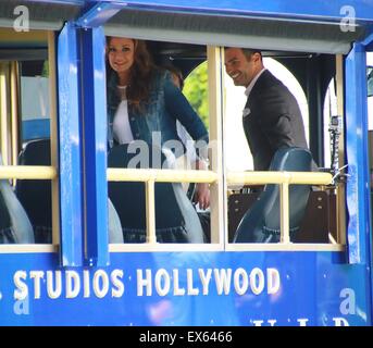 Leah Remini und Tanzpartner Tony Dovolani vereinen zum Film für ihre Reality-TV-Programm bei Universal Studios Hollywood mit: Leah Remini, Tony Dovolani Where: Los Angeles, California, Vereinigte Staaten von Amerika bei: 6. Mai 2015 Stockfoto