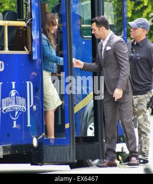 Leah Remini und Tanzpartner Tony Dovolani vereinen zum Film für ihre Reality-TV-Programm bei Universal Studios Hollywood mit: Leah Remini, Tony Dovolani Where: Los Angeles, California, Vereinigte Staaten von Amerika bei: 6. Mai 2015 Stockfoto