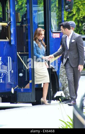 Leah Remini und Tanzpartner Tony Dovolani vereinen zum Film für ihre Reality-TV-Programm bei Universal Studios Hollywood mit: Leah Remini, Tony Dovolani Where: Los Angeles, California, Vereinigte Staaten von Amerika bei: 6. Mai 2015 Stockfoto