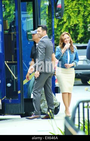 Leah Remini und Tanzpartner Tony Dovolani vereinen zum Film für ihre Reality-TV-Programm bei Universal Studios Hollywood mit: Leah Remini, Tony Dovolani Where: Los Angeles, California, Vereinigte Staaten von Amerika bei: 6. Mai 2015 Stockfoto