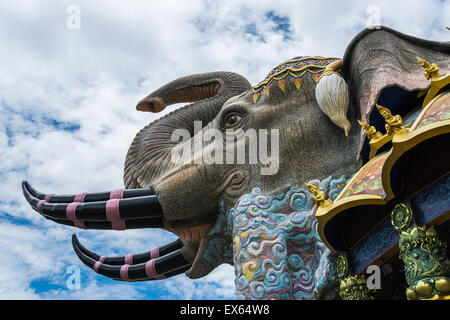 Elefant Mosaikkunst Wand im Wat Ban Rai in Ko Ratte, Thailand Stockfoto