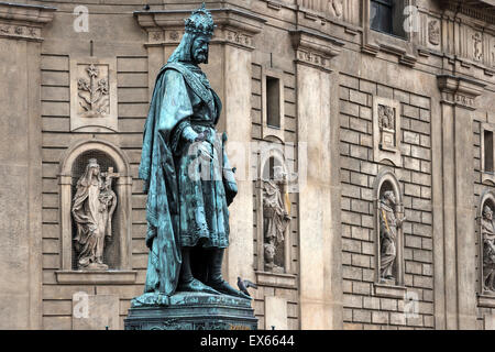 Statue von Charles IV., Křižovniské Náměstí Platz, Prag, Tschechische Republik Stockfoto