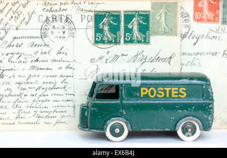 Französische dinky Poste van vor französischen Postkarte. Stockfoto