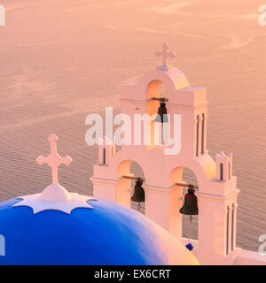 Aghioi Theodoroi Kirche in Firostefani auf Santorini eine der Kykladen im Ägäischen Meer, Griechenland. Stockfoto