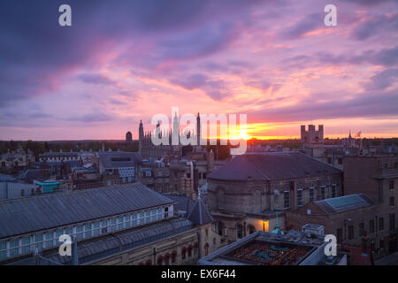 Sonnenuntergang über Cambridge Skyline Taken The Grand Arcade-Parkplatz Stockfoto