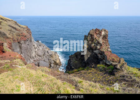 Blick auf Olle Wanderweg Nr. 10 Kurs in Songaksan in Insel Jeju, Korea. Olle besticht durch Kurse erstellt Küste entlang wandern. Stockfoto