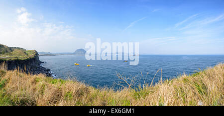 Panoramablick vom Songaksan Berg in Insel Jeju, Korea. Songaksan ist berühmt für die wunderschöne Landschaft. Stockfoto