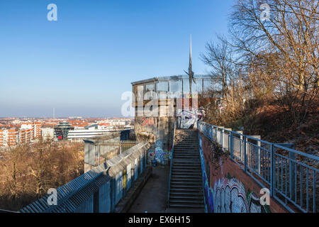 Bürgerpark Berlin Volkspark Humboldthain, Flak Flakturm (Flakturm), Bunker und Aussichtsplattform Stockfoto