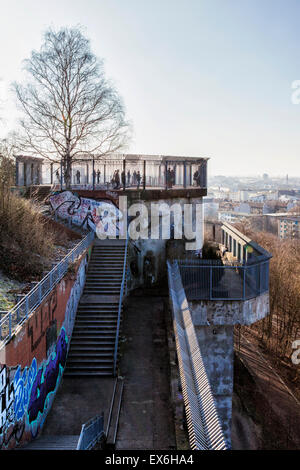 Bürgerpark Berlin Volkspark Humboldthain, Flak Flakturm (Flakturm), Bunker und Aussichtsplattform Stockfoto