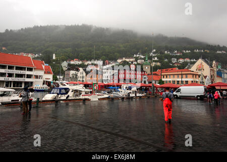 Marina, Bergen Bergen Hafen und Fischmarkt, von der Strandkaien, Bergen, Norwegen, Skandinavien, Europa Stockfoto