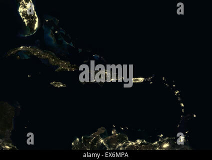 Karibik-Inseln in der Nacht im Jahr 2012. Dieses Satellitenbild zeigt städtische und industrielle Beleuchtung. Stockfoto