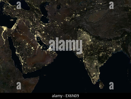 Mittleren Osten und Indien in der Nacht im Jahr 2012. Dieses Satellitenbild zeigt städtische und industrielle Beleuchtung. Stockfoto