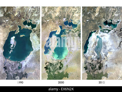 Satelliten-Ansicht des Aralsees in 1990, 2000 und 2010. Dieses Bild zeigt die Schrumpfung des Aralsees im Laufe der Jahre. Stockfoto
