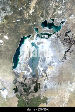 Farbe-Satellitenbild des Aralsees. Aufnahme im Jahr 2010. Stockfoto