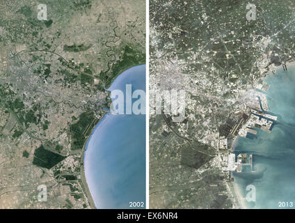 Satellitenansicht von Tianjin und Binhai, China 2002 und 2013. Vor und nach dem Bild zeigt Stadterweiterung im Laufe der Jahre. Stockfoto