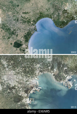 Satellitenansicht von Tianjin und Binhai, China 2002 und 2013. Vor und nach dem Bild zeigt Stadterweiterung im Laufe der Jahre. Stockfoto