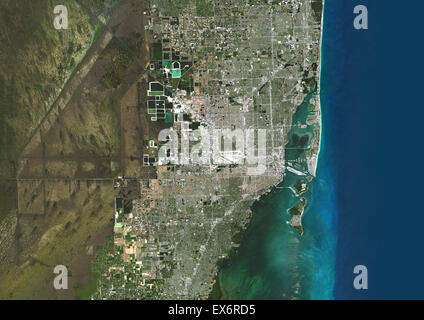 Farbe-Satellitenbild von Miami, Florida, USA. Bild 2. November 2014 mit Landsat 8 Daten übernommen. Stockfoto