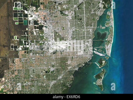 Farbe-Satellitenbild von Miami, Florida, USA. Bild 2. November 2014 mit Landsat 8 Daten übernommen. Stockfoto