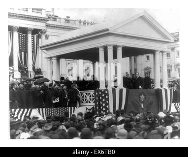 Foto des Präsidenten William McKinley (1843-1901) unter das Präsidentenamt Eid vor dem weißen Haus. Fotografiert von Frances (1864-1952 datiert 1897 Stockfoto