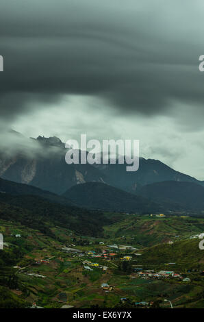 Mount Kinabalu, einem Berg in Sabah, Malaysia. Es ist, als Kinabalu Park, ein Weltkulturerbe geschützt. Es ist auch der höchste Berg in Südostasien Stockfoto