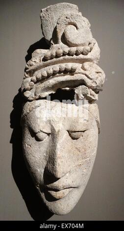 Maya-Stuck Porträt Kopf von einem weiblichen Würdenträger, mit stilisierten Haar. 600-900 N. CHR.. Hormiguero, Campeche, Mexiko Stockfoto