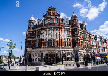 Salisbury Hotel, viktorianischen Pub von John Cathles Hill, 1899, Grand Parade, Harringay, London England Stockfoto