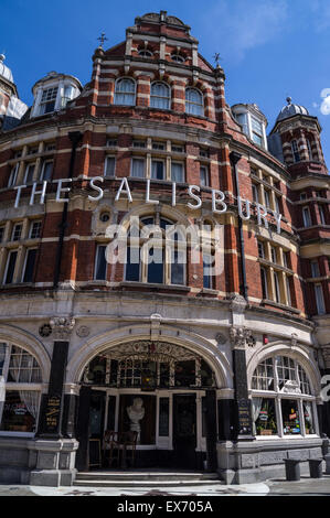 Salisbury Hotel, viktorianischen Pub von John Cathles Hill, 1899, Grand Parade, Harringay, London England Stockfoto