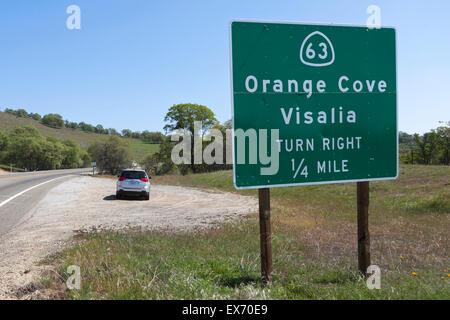 Melden Sie sich für Route 63 Orange Cove Visalia California State Route 180, Osten Kings Canyon Road, Sanger, Kalifornien, USA. Stockfoto