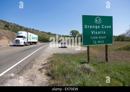 Melden Sie sich für Route 63 Orange Cove Visalia California State Route 180, Osten Kings Canyon Road, Sanger, Kalifornien, USA. Stockfoto