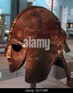 Sutton Hoo Helm angelsächsischen, frühen 7. Jahrhundert n. Chr.. Nur vier komplette Helme sind aus Anglo-Saxon England bekannt: Sutton Hoo, Benty Grange, Wollaston und York. Stockfoto