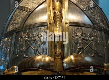 Eine Replik von Sutton Hoo Helm angelsächsischen, frühen 7. Jahrhundert n. Chr.. Nur vier komplette Helme sind aus Anglo-Saxon England bekannt: Sutton Hoo, Benty Grange, Wollaston und York. Stockfoto