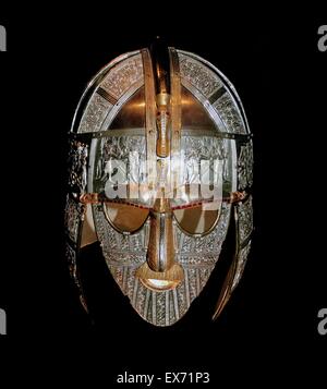 Eine Replik von Sutton Hoo Helm angelsächsischen, frühen 7. Jahrhundert n. Chr.. Nur vier komplette Helme sind aus Anglo-Saxon England bekannt: Sutton Hoo, Benty Grange, Wollaston und York. Stockfoto