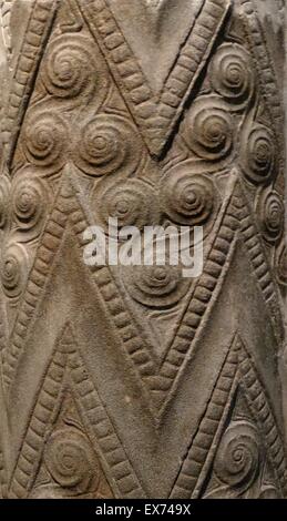 Säule aus dem Eingang, das "Schatzhaus des Atreus" in Mykene; ein Grab, gebaut zwischen etwa 1350 und 1250 v. Chr. Stockfoto