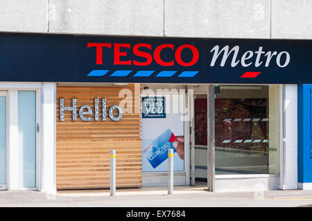 Tesco Metro store, Shop vorne außen Eingang, in Salisbury, Wiltshire GROSSBRITANNIEN Stockfoto