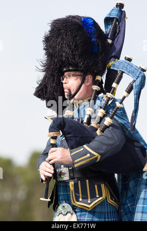 Eine schottische Piper im Barry Buddon Shooting Centre in Glasgow Commonwealth Games in Schottland am 28. Juli 2014 Stockfoto