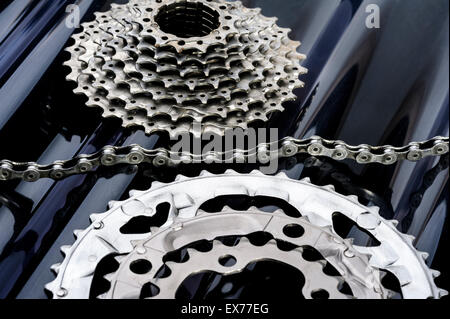 Alten Gang Kette, Ritzel und Kettenblätter. Stockfoto