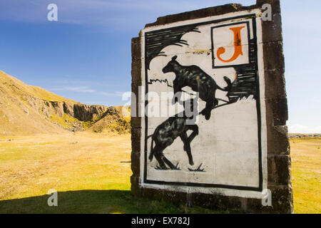 Ein Wandbild auf Resten von einem alten Steinbruch Gebäude auf Clee Hügel in Shropshire, England. Stockfoto