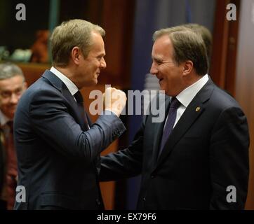 Brüssel, Belgien. 25. Juni 2015. EU-Ratspräsident Donald Tusk, diskutieren, links und Premierminister von Schweden Stefan Lofven vor dem EU-Gipfel in Brüssel, 25. Juni 2015. © Jakub Dospiva/CTK Foto/Alamy Live-Nachrichten Stockfoto