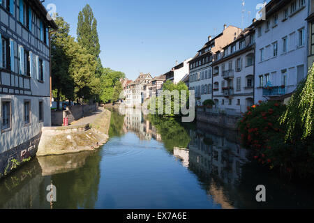 Am frühen Morgen Aussicht auf Fluss Gebäude in der Petite France Viertel von Straßburg Stockfoto