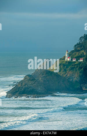 Heceta Head Lighthouse (State Park) auf dem Felsvorsprung, Oregon USA Stockfoto