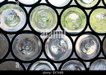 Kreise von Bleiglas, mittelalterliche Fenster, Bacharach, Deutschland. Stockfoto