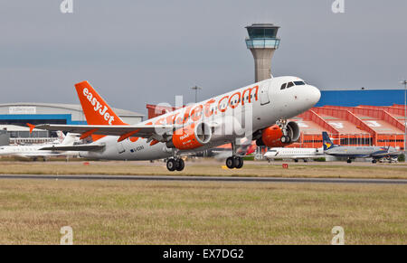 EasyJet Airbus A319 G-EZAO vom Flughafen London-Luton LTN Stockfoto