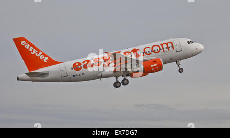 EasyJet Airbus A319 G-EZAO vom Flughafen London-Luton LTN Stockfoto