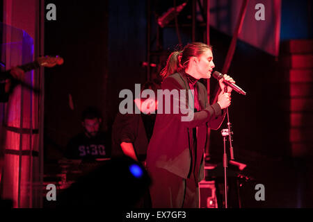 Moskau, Russland - 16. Februar 2015: großes Konzert Präsentation von Jessica Lois bekannt als Jessie Ware neues Album "Tough Love" Stockfoto