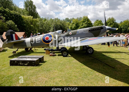 Supermarine Spitfire Mk IX EN398 JE-J an der jährlichen Streitkräfte und Veteranen Wochenende, Trowbridge Town Park, Wiltshire, UK. Stockfoto