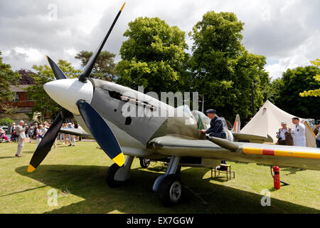 Supermarine Spitfire Mk IX EN398 JE-J an der jährlichen Streitkräfte und Veteranen Wochenende, Trowbridge Town Park, Wiltshire, UK. Stockfoto