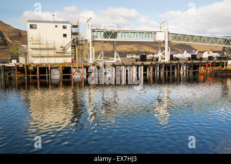 Der Fährhafen in Ullapool, Coigach, Schottland, Großbritannien. Stockfoto