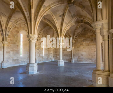 Innere der historischen monastischen Kapitelsaal der Abtei von neuen Clairvaux, die aus Spanien im Jahre 1931 verschoben wurde. Stockfoto