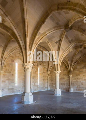 Innere der historischen monastischen Kapitelsaal der Abtei von neuen Clairvaux, die aus Spanien im Jahre 1931 verschoben wurde. Stockfoto